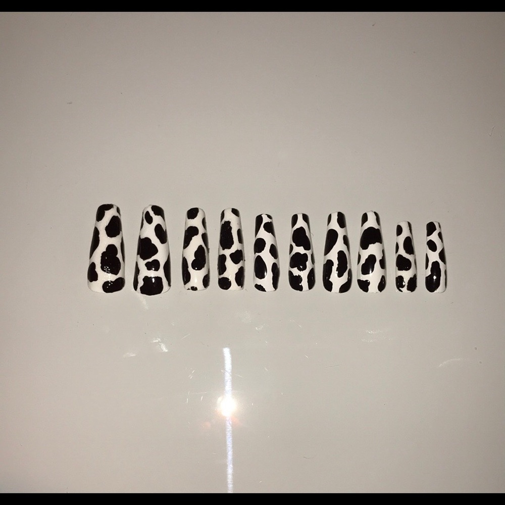 Cow press on nails